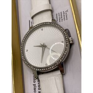 Manhattan By Croton Womens White Leather Rhinestone Watch New Battery
